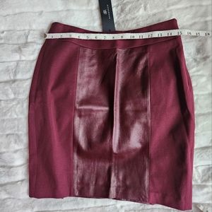 Banana Republic Monogram Skirt Burgundy Guenuine Leather Panels Slits Sz 4 NWT